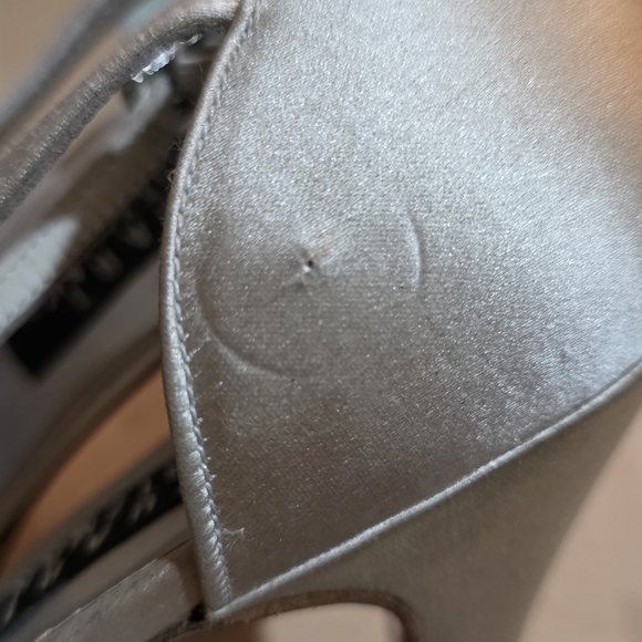 STUART WEITZMAN CREAM HEELS W/ RHINESTONE BUCKLE SIZE 7.5 - Picture 5 of 11